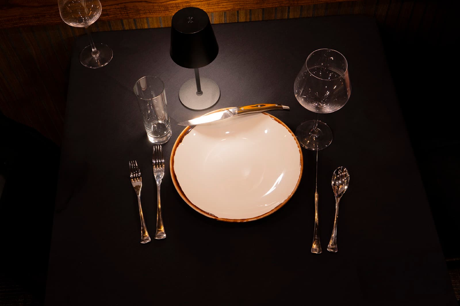 A set table with steak knife and glassware